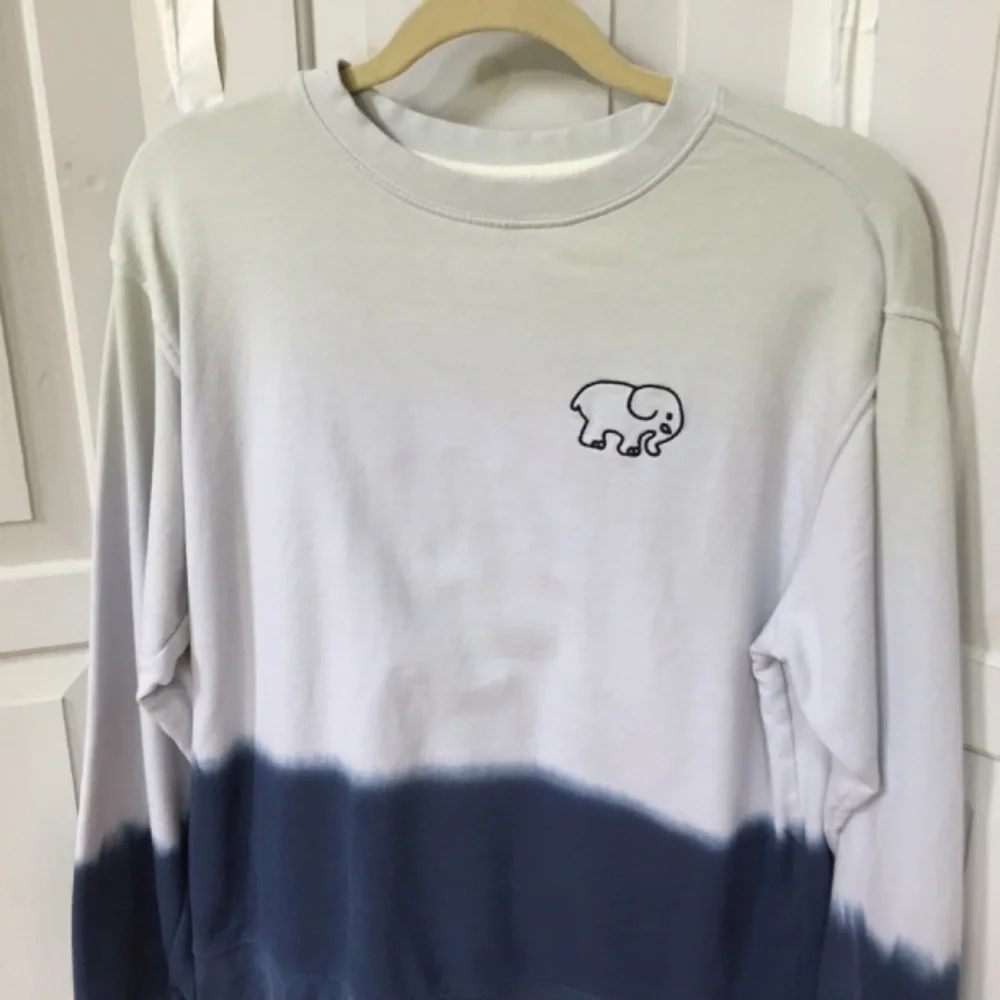 Ivory Ella White and Blue Organic Cotton Sweatshirt - Picture 7 of 13